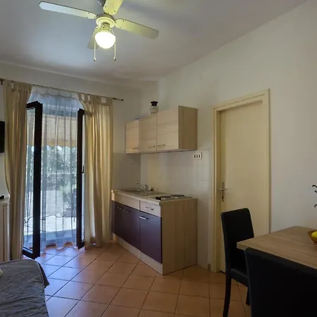 Apartmán With A Parking Space - 8241 Ugljan