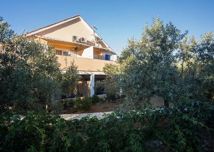 With A Parking Space - 8241 아파트