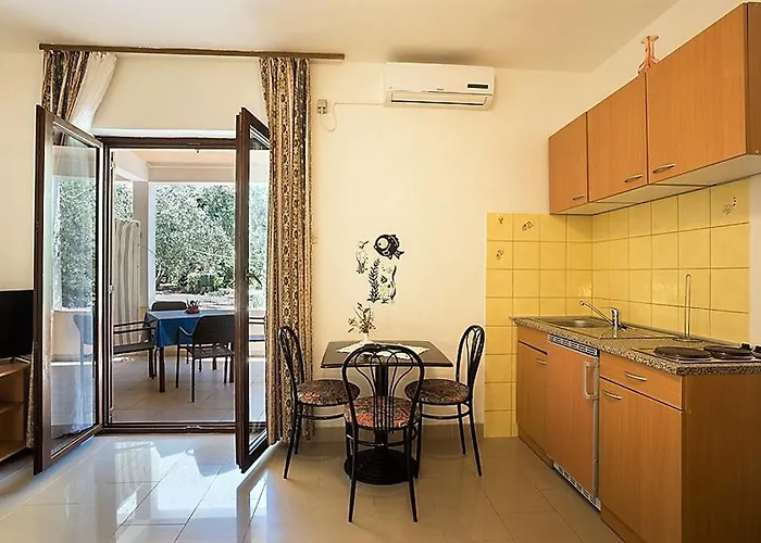 아파트 With A Parking Space - 8241 *