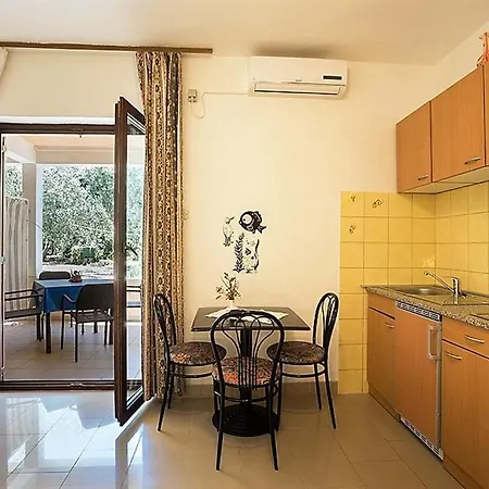 아파트 With A Parking Space - 8241 *