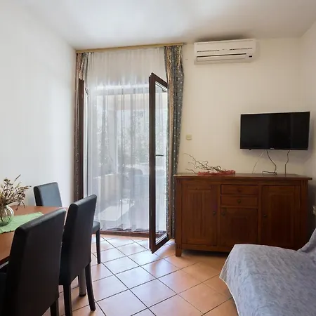 With A Parking Space - 8241 Appartement Ugljan