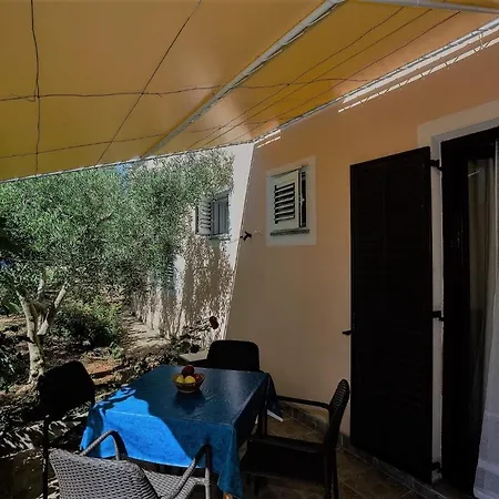 With A Parking Space - 8241 * أوغليان