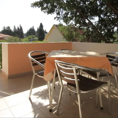 Apartamento With A Parking Space - 8241 Ugljan