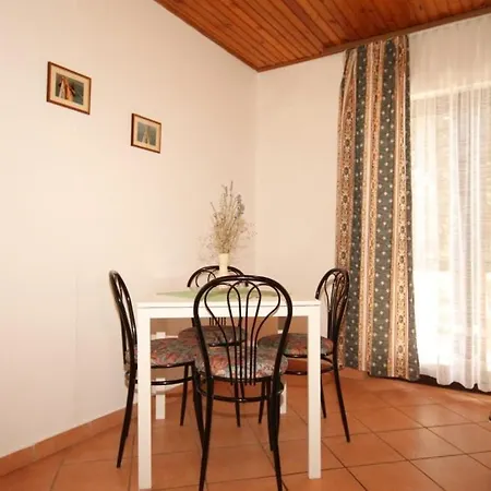 With A Parking Space - 8241 * أوغليان