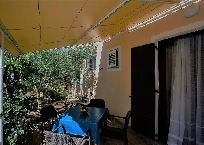 With A Parking Space - 8241 * Ugljan