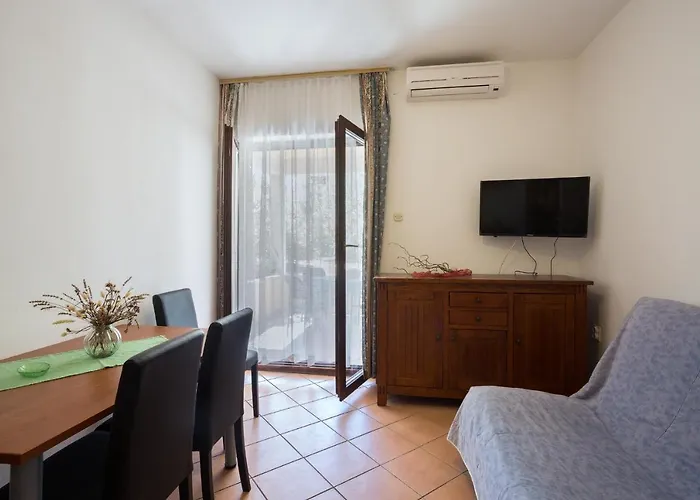 With A Parking Space - 8241 Διαμέρισμα Ugljan