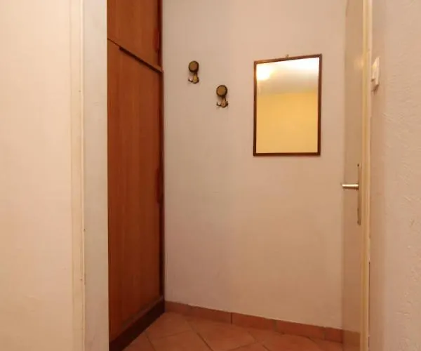 Apartman With A Parking Space - 8241 *